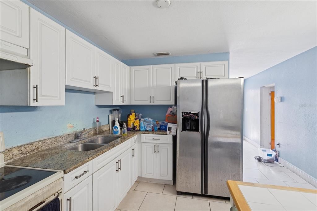 Activo con contrato: $221,999 (4 camas, 2 baños, 1026 Pies cuadrados)