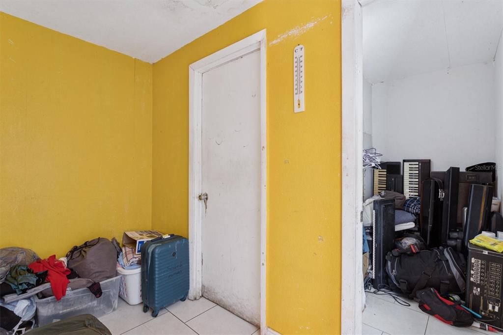 Activo con contrato: $221,999 (4 camas, 2 baños, 1026 Pies cuadrados)