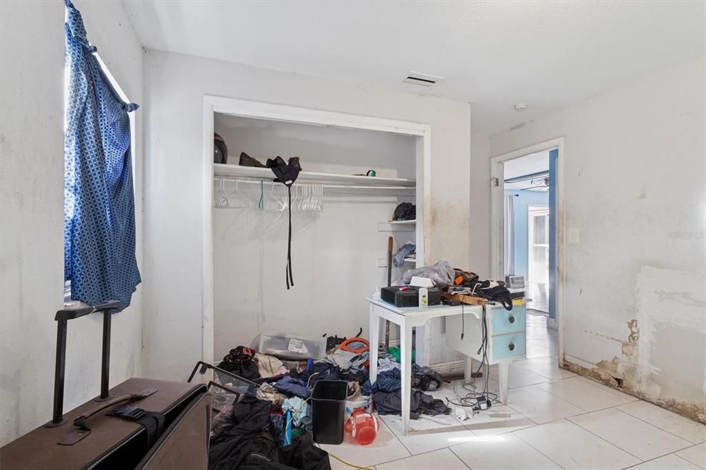 Activo con contrato: $221,999 (4 camas, 2 baños, 1026 Pies cuadrados)