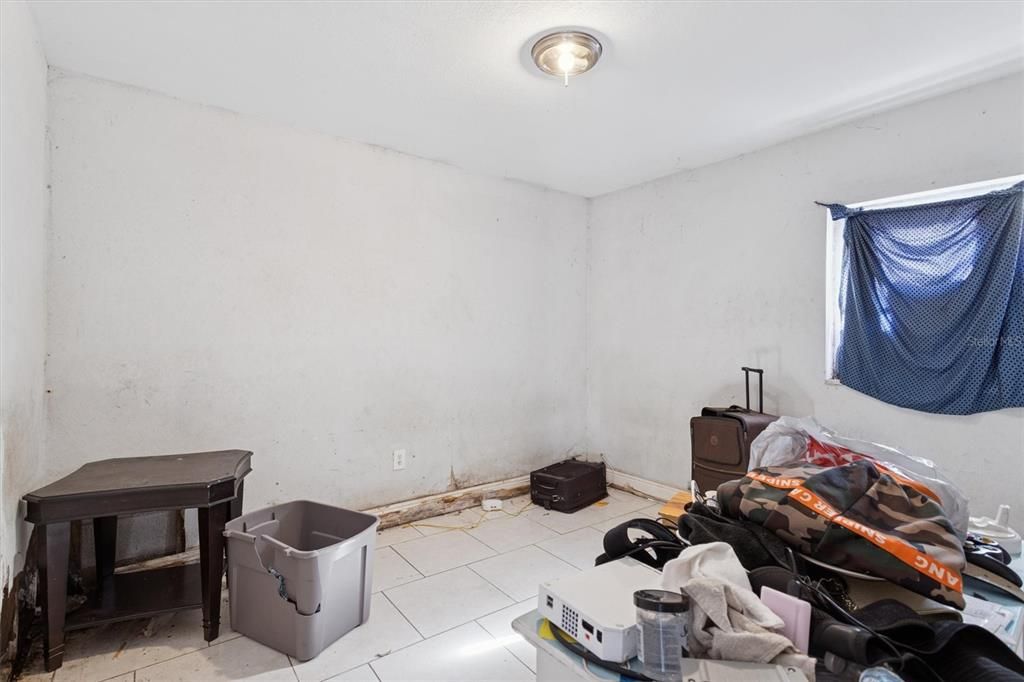 Activo con contrato: $221,999 (4 camas, 2 baños, 1026 Pies cuadrados)