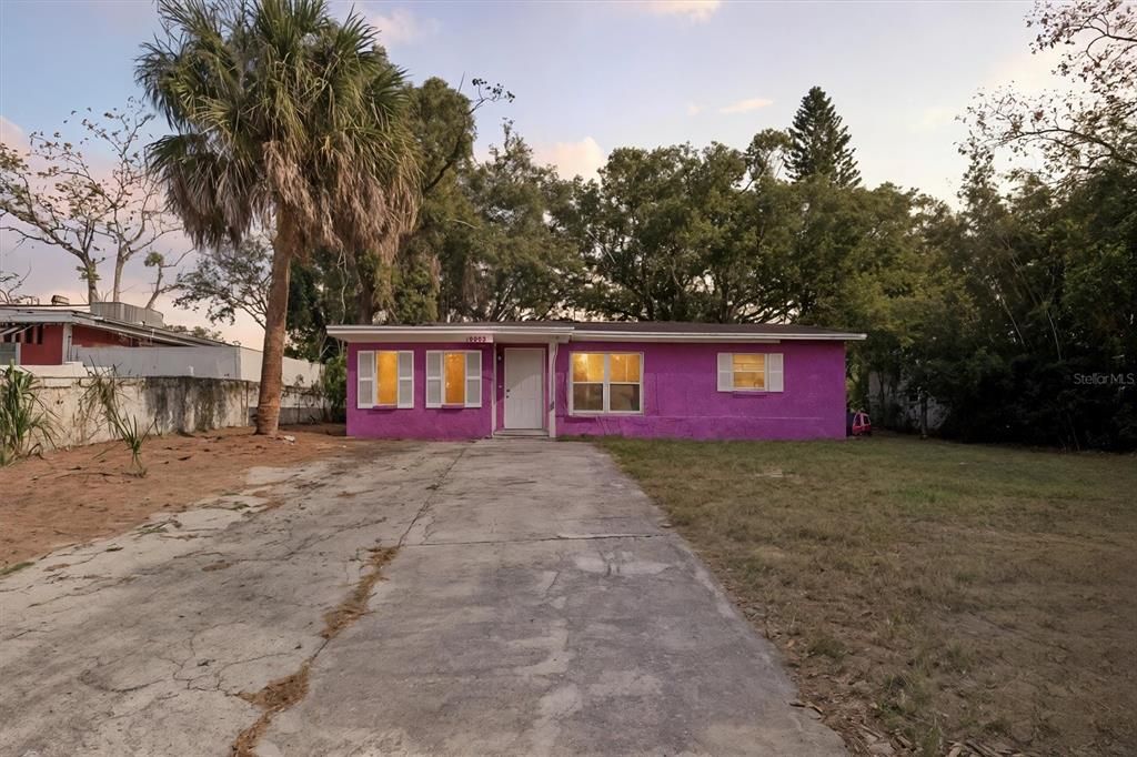 Activo con contrato: $221,999 (4 camas, 2 baños, 1026 Pies cuadrados)