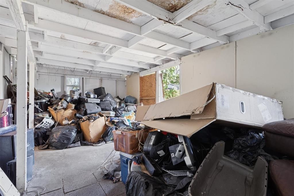 Activo con contrato: $221,999 (4 camas, 2 baños, 1026 Pies cuadrados)