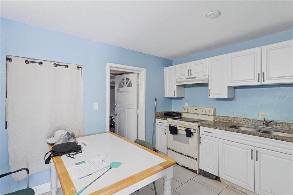 Activo con contrato: $221,999 (4 camas, 2 baños, 1026 Pies cuadrados)