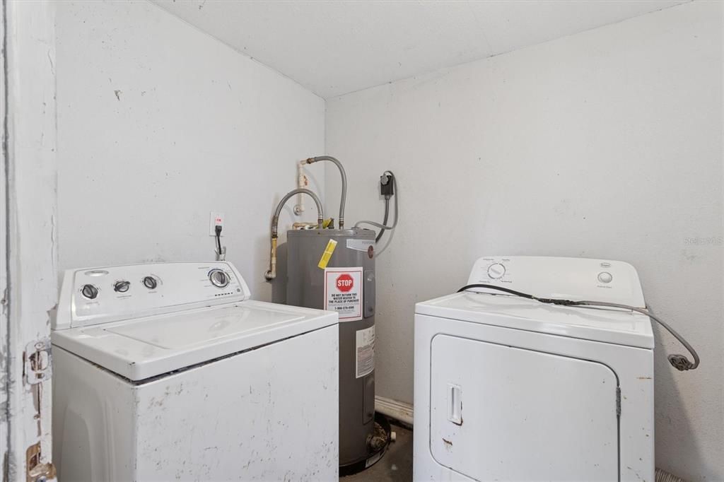 Activo con contrato: $221,999 (4 camas, 2 baños, 1026 Pies cuadrados)