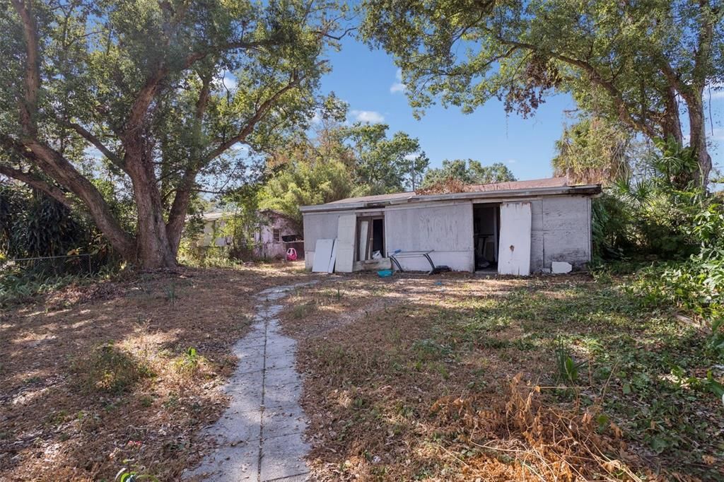 Activo con contrato: $221,999 (4 camas, 2 baños, 1026 Pies cuadrados)