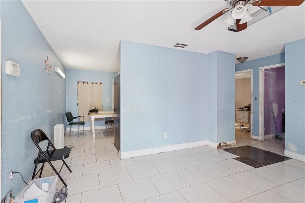 Activo con contrato: $221,999 (4 camas, 2 baños, 1026 Pies cuadrados)