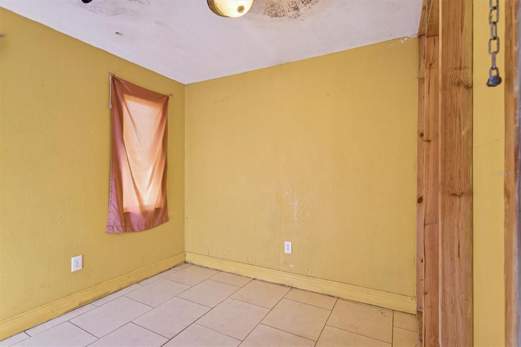 Activo con contrato: $221,999 (4 camas, 2 baños, 1026 Pies cuadrados)