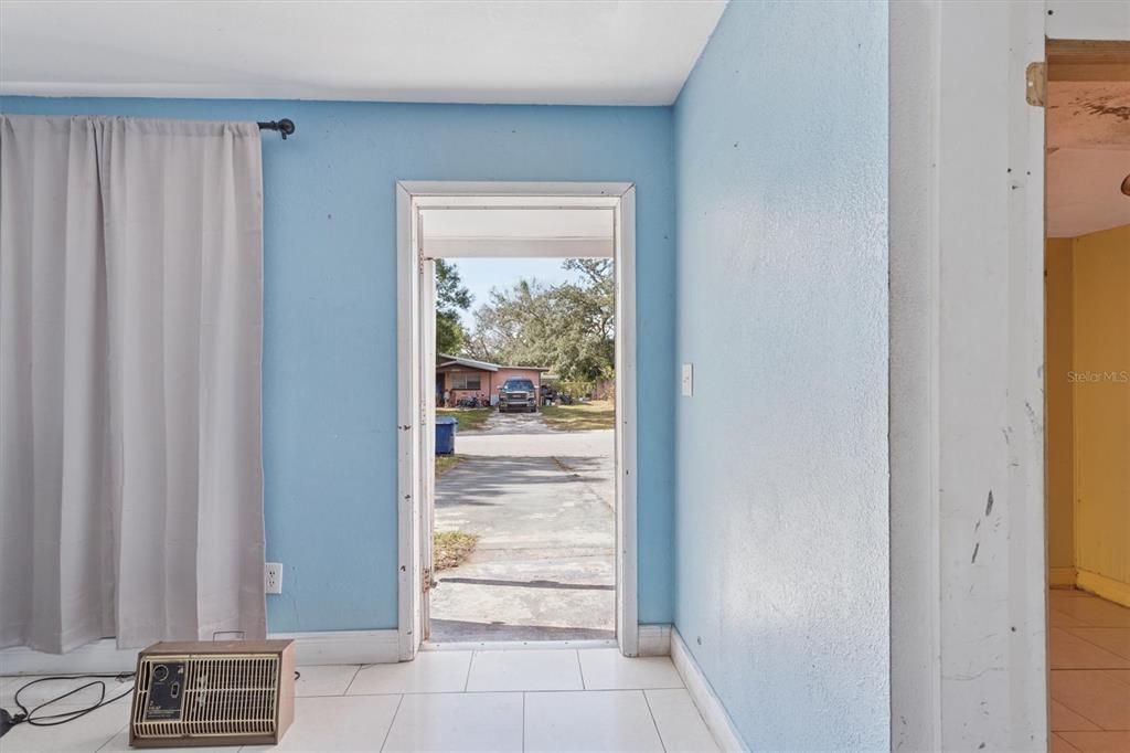 Activo con contrato: $221,999 (4 camas, 2 baños, 1026 Pies cuadrados)