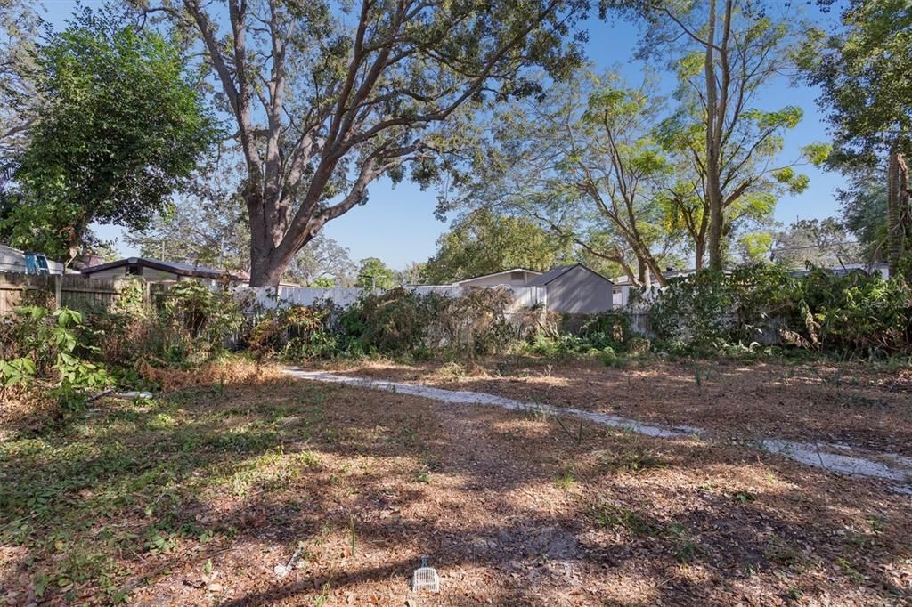 Activo con contrato: $221,999 (4 camas, 2 baños, 1026 Pies cuadrados)