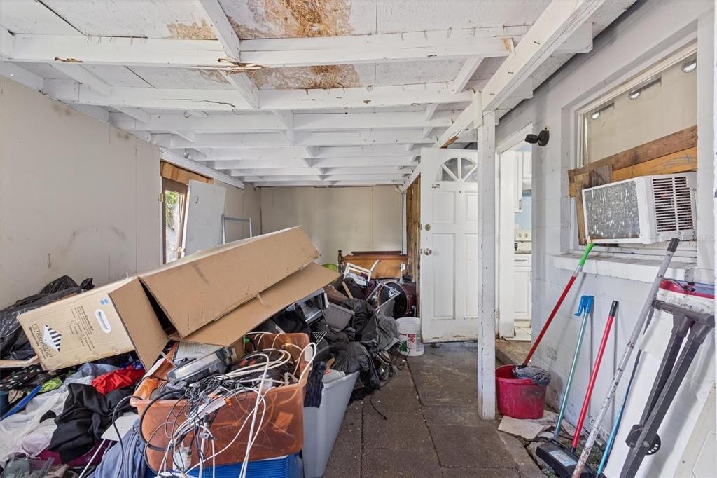 Activo con contrato: $221,999 (4 camas, 2 baños, 1026 Pies cuadrados)