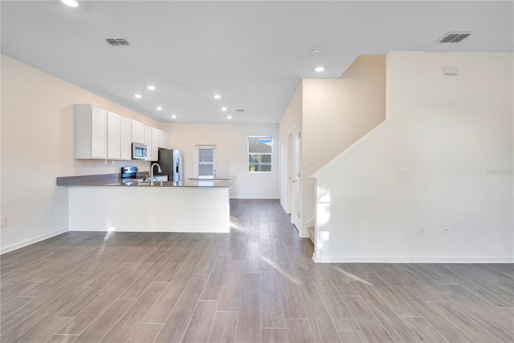 For Rent: $2,700 (3 beds, 2 baths, 1636 Square Feet)