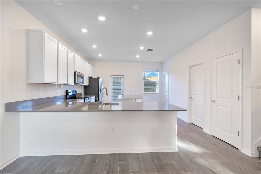 For Rent: $2,700 (3 beds, 2 baths, 1636 Square Feet)