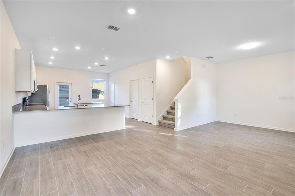 For Rent: $2,700 (3 beds, 2 baths, 1636 Square Feet)