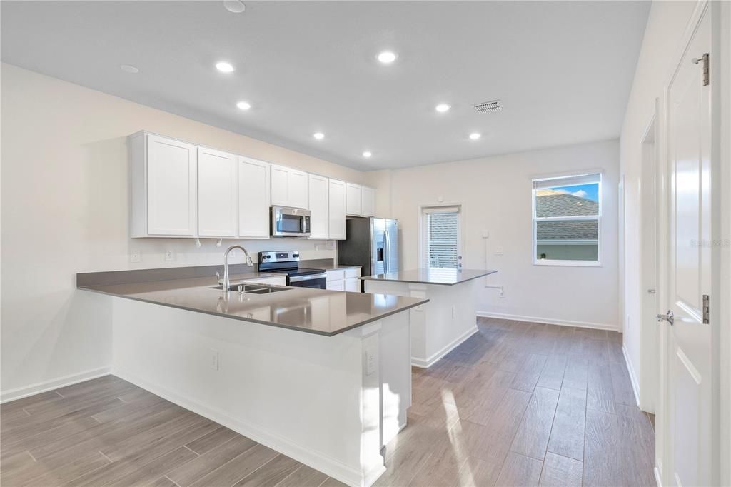 For Rent: $2,700 (3 beds, 2 baths, 1636 Square Feet)