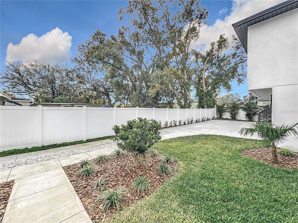 For Sale: $1,085,000 (5 beds, 3 baths, 3107 Square Feet)