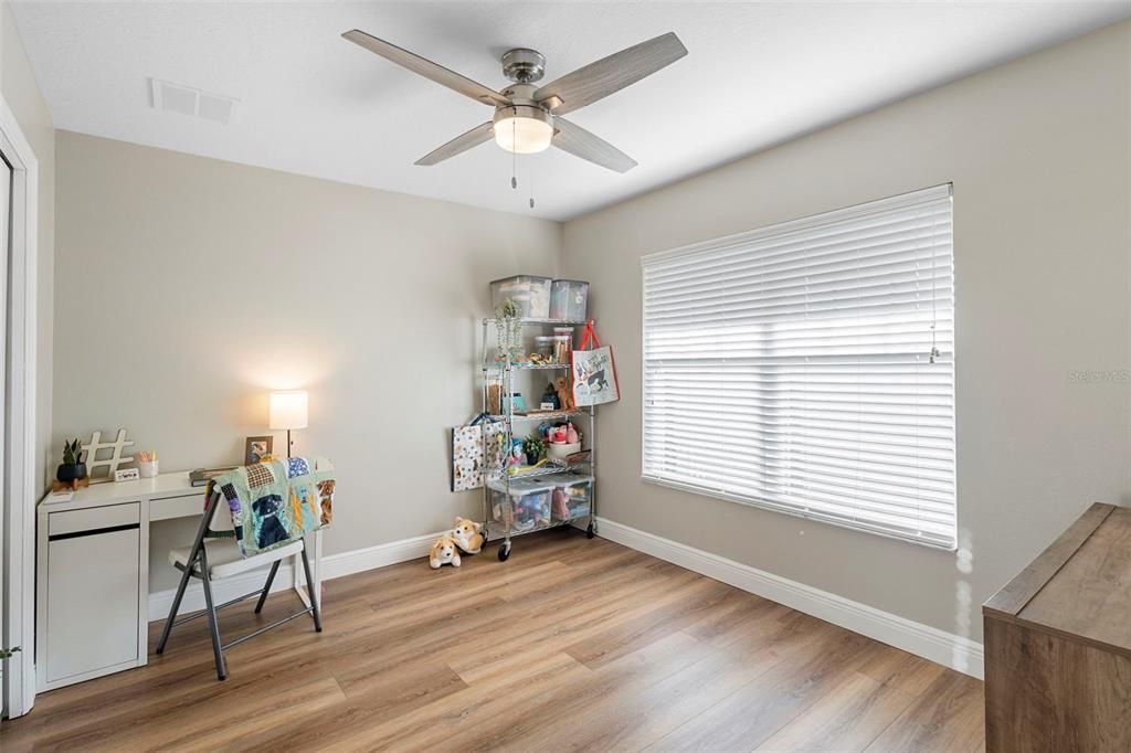 En Venta: $435,000 (4 camas, 2 baños, 1955 Pies cuadrados)