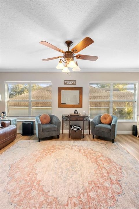 En Venta: $435,000 (4 camas, 2 baños, 1955 Pies cuadrados)