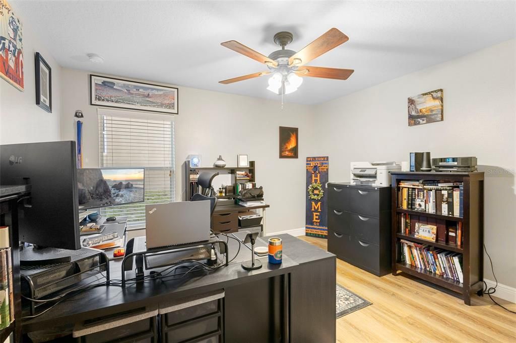 En Venta: $435,000 (4 camas, 2 baños, 1955 Pies cuadrados)