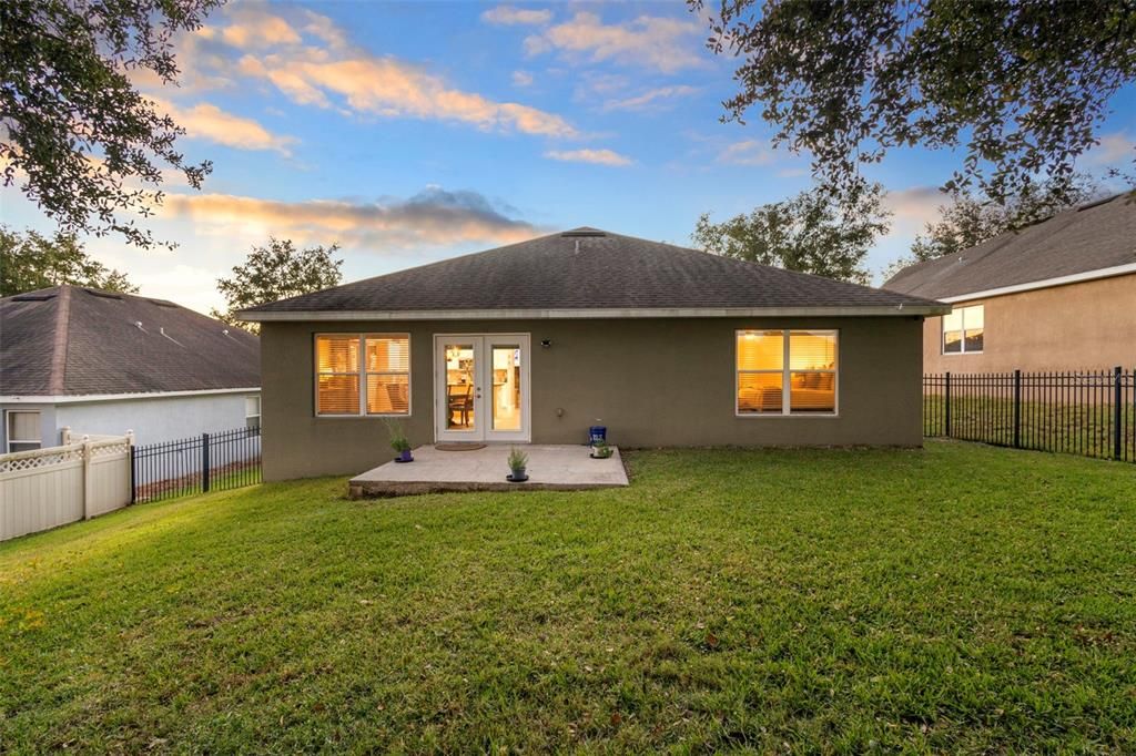 En Venta: $435,000 (4 camas, 2 baños, 1955 Pies cuadrados)