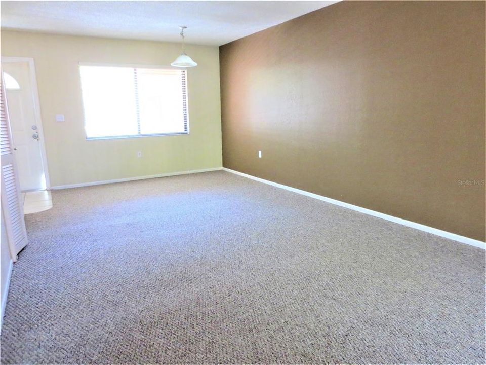 出租: $1,400 (1 贝兹, 1 浴室, 618 平方英尺)