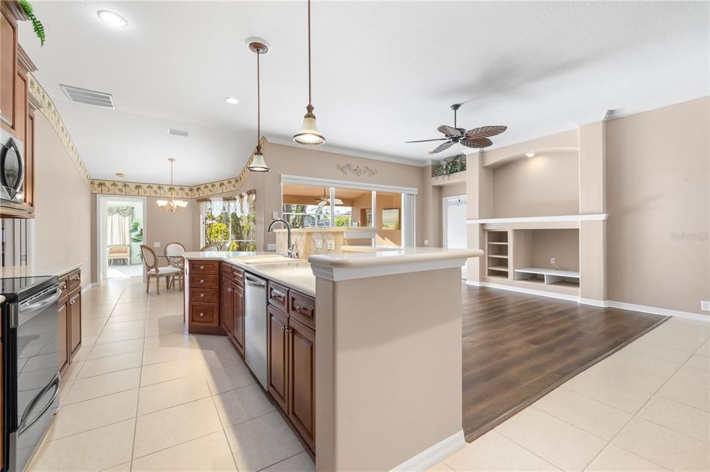 待售: $550,000 (4 贝兹, 3 浴室, 2179 平方英尺)