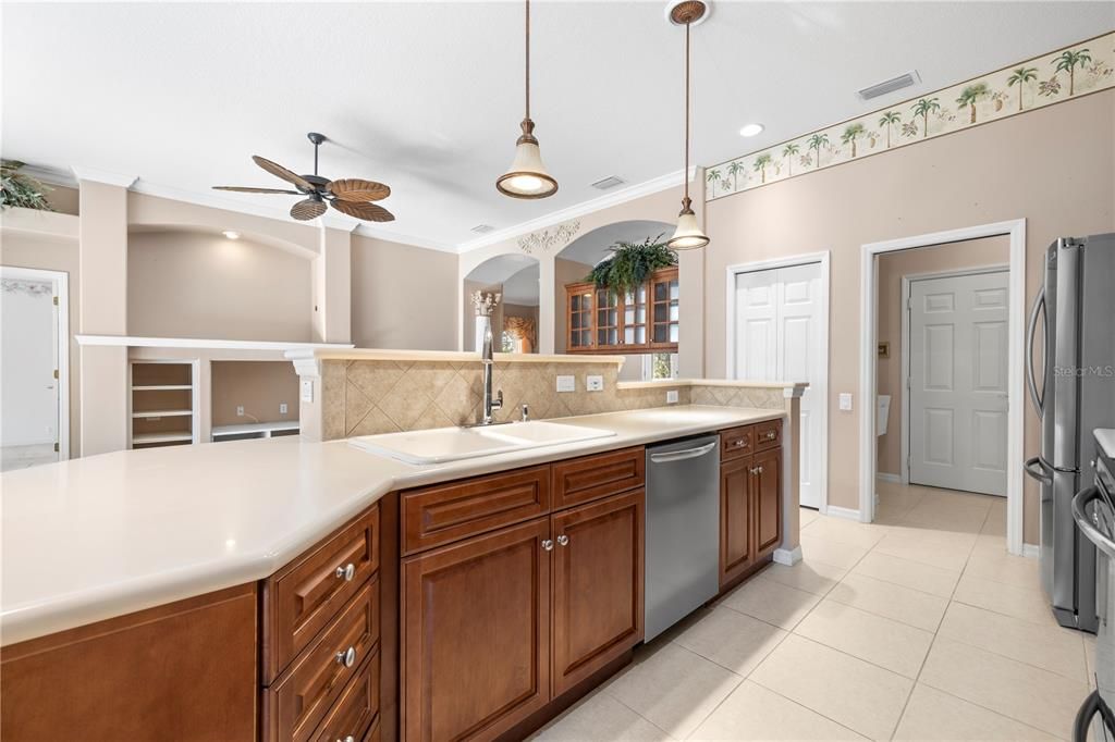 待售: $550,000 (4 贝兹, 3 浴室, 2179 平方英尺)