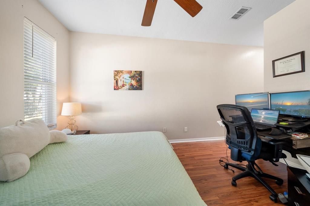 待售: $375,000 (4 贝兹, 2 浴室, 1616 平方英尺)