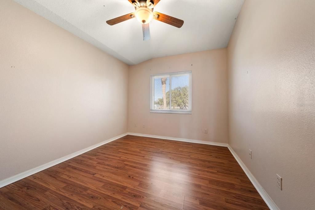 待售: $375,000 (4 贝兹, 2 浴室, 1616 平方英尺)