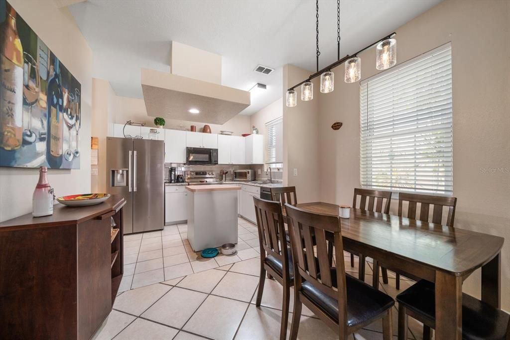 待售: $375,000 (4 贝兹, 2 浴室, 1616 平方英尺)