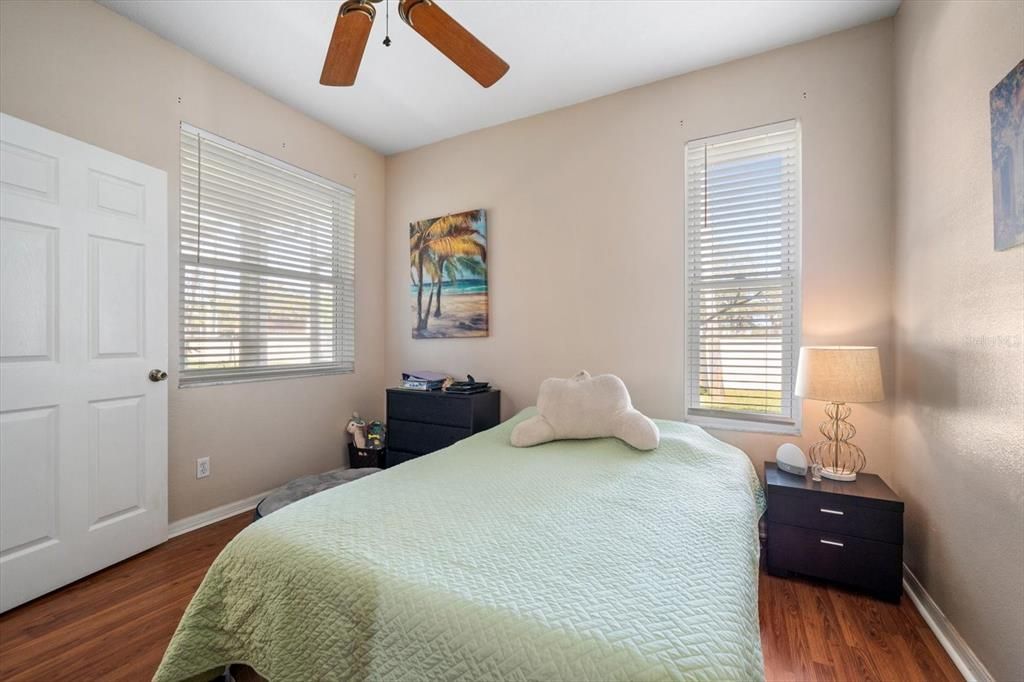 待售: $375,000 (4 贝兹, 2 浴室, 1616 平方英尺)