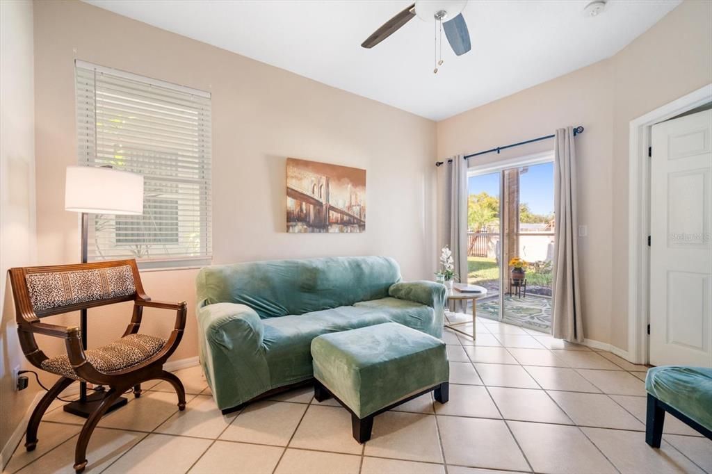 待售: $375,000 (4 贝兹, 2 浴室, 1616 平方英尺)