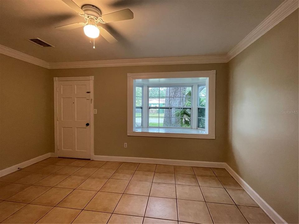 For Rent: $2,350 (3 beds, 1 baths, 1241 Square Feet)