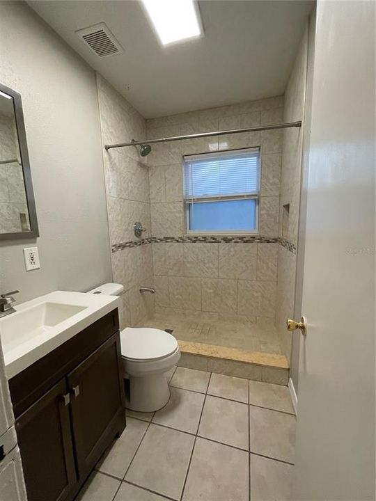 For Rent: $2,350 (3 beds, 1 baths, 1241 Square Feet)