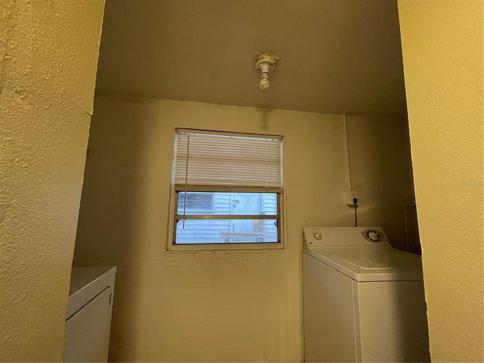 For Rent: $2,350 (3 beds, 1 baths, 1241 Square Feet)