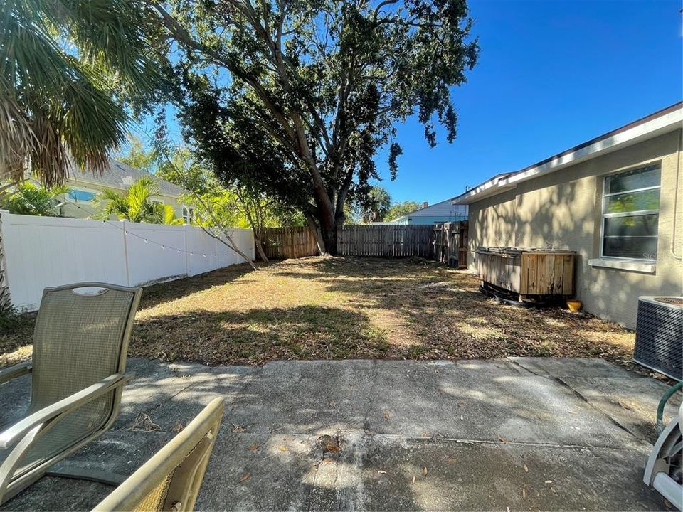 For Rent: $2,350 (3 beds, 1 baths, 1241 Square Feet)