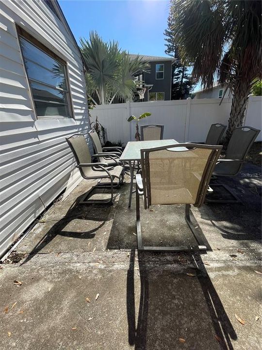 For Rent: $2,350 (3 beds, 1 baths, 1241 Square Feet)