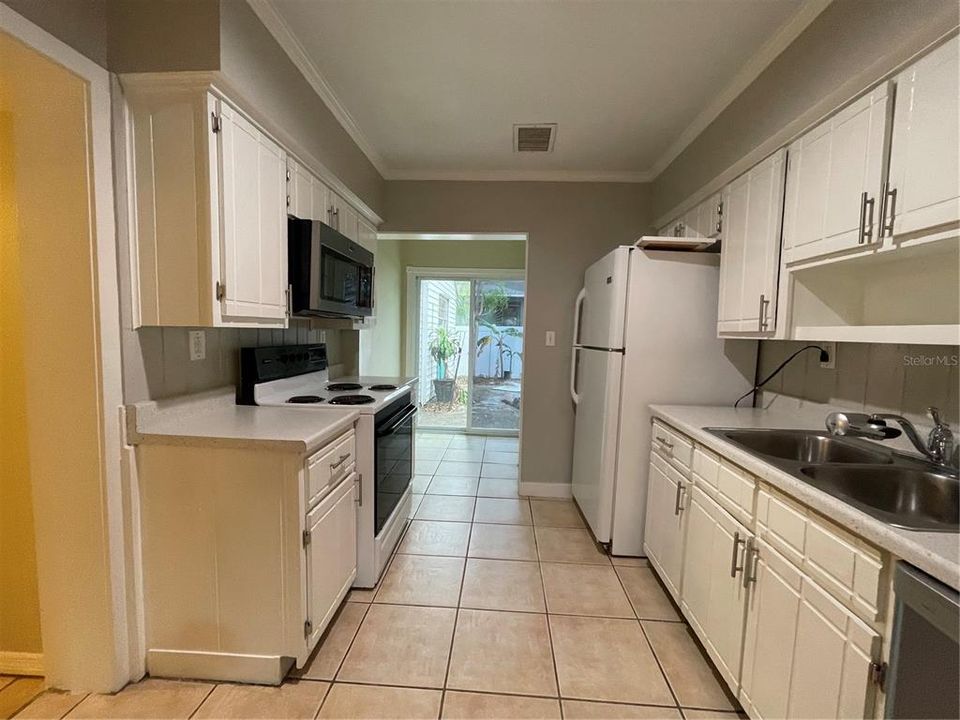 For Rent: $2,350 (3 beds, 1 baths, 1241 Square Feet)