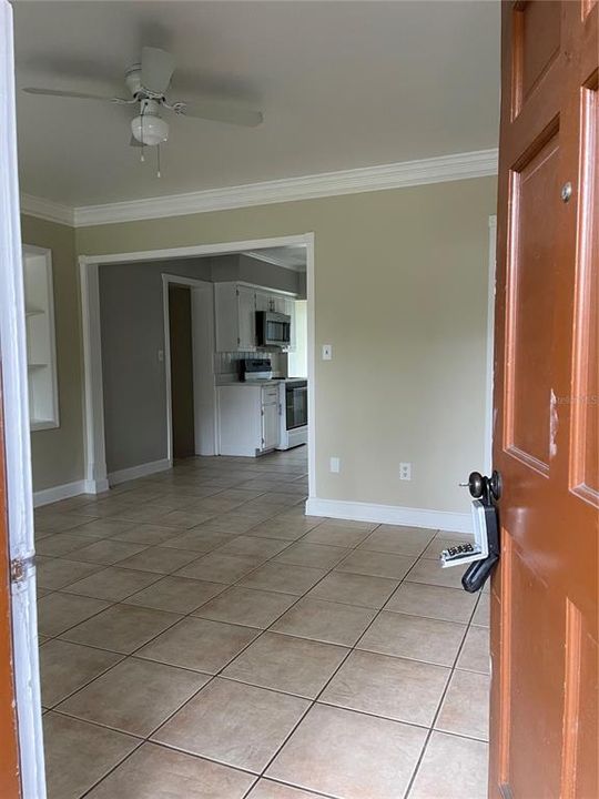 For Rent: $2,350 (3 beds, 1 baths, 1241 Square Feet)