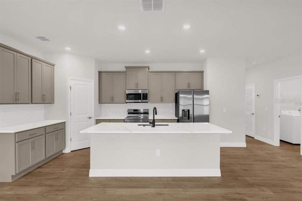 For Sale: $324,900 (4 beds, 3 baths, 1990 Square Feet)