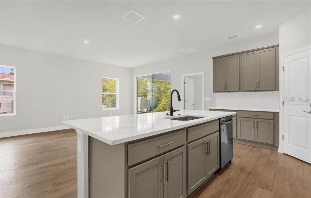 For Sale: $324,900 (4 beds, 3 baths, 1990 Square Feet)