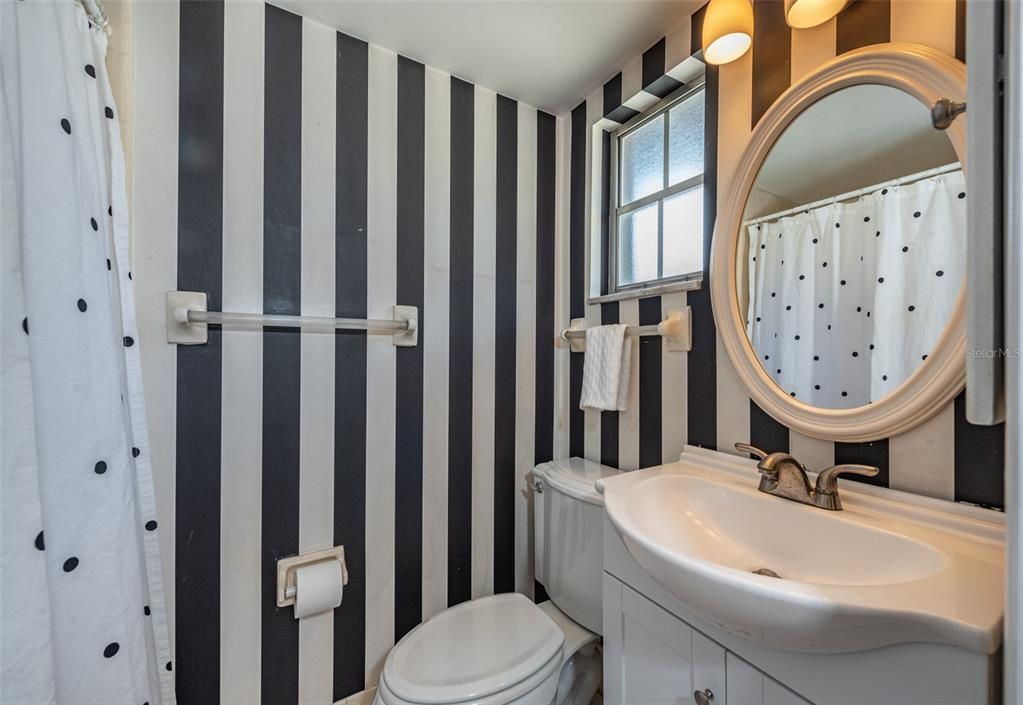 出租: $2,000 (2 贝兹, 2 浴室, 914 平方英尺)