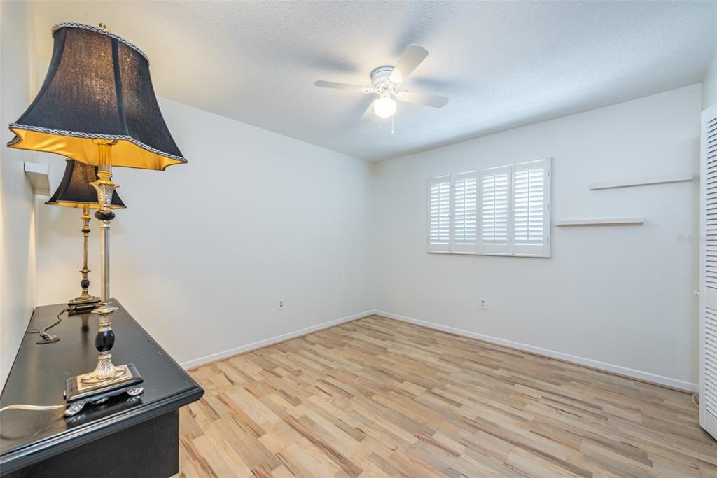 出租: $2,000 (2 贝兹, 2 浴室, 914 平方英尺)