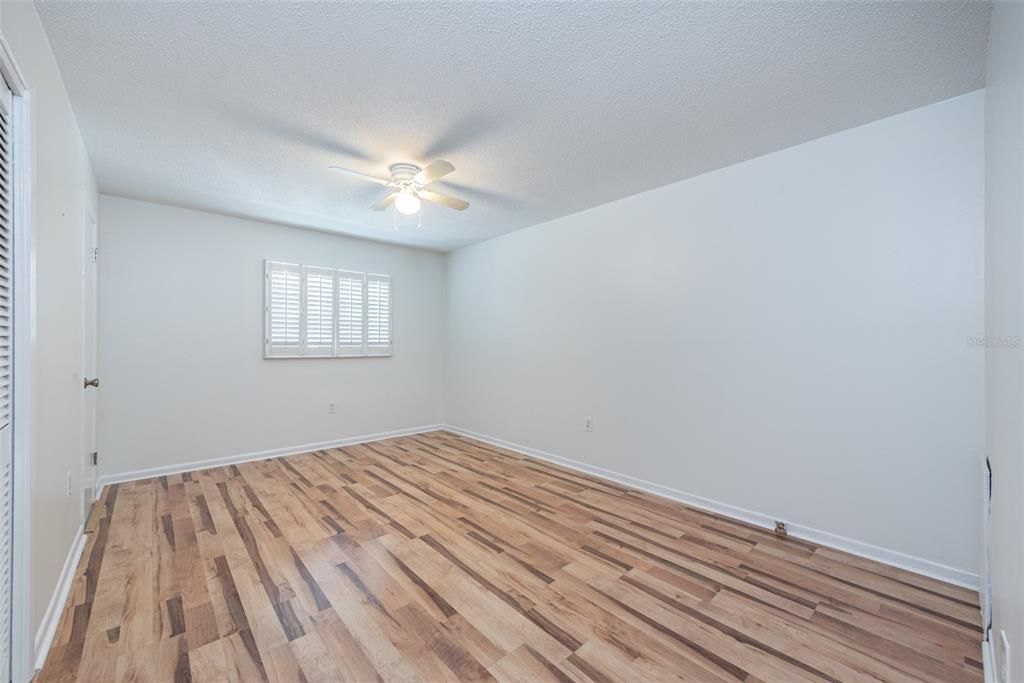 出租: $2,000 (2 贝兹, 2 浴室, 914 平方英尺)