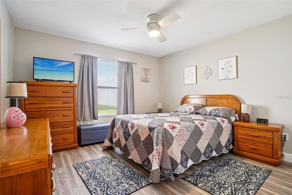 For Sale: $309,000 (2 beds, 2 baths, 1121 Square Feet)