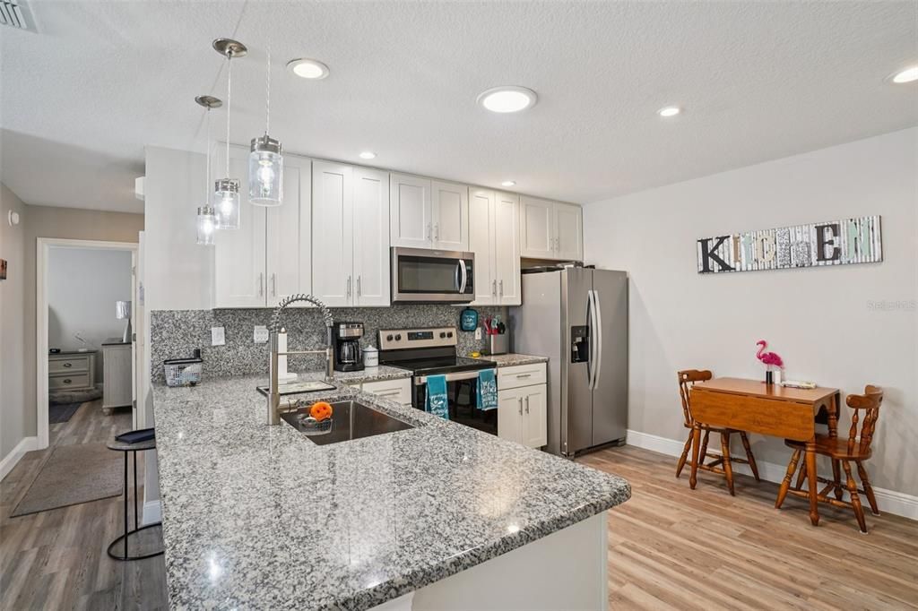 For Sale: $309,000 (2 beds, 2 baths, 1121 Square Feet)