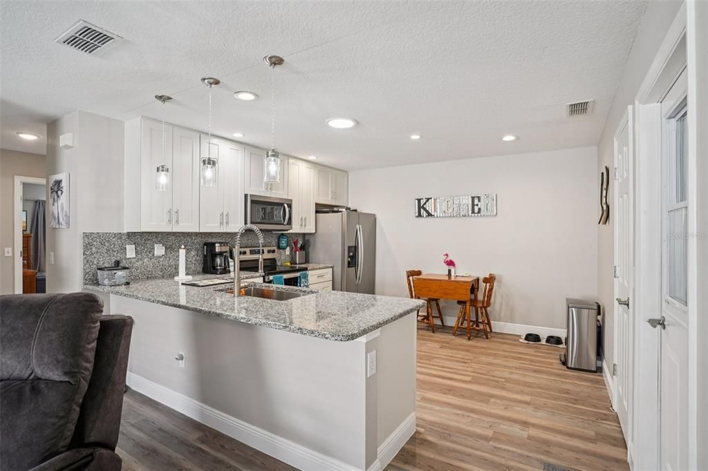 For Sale: $309,000 (2 beds, 2 baths, 1121 Square Feet)