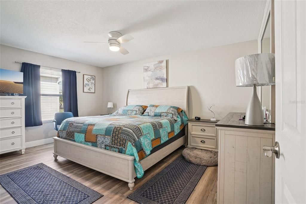 For Sale: $309,000 (2 beds, 2 baths, 1121 Square Feet)