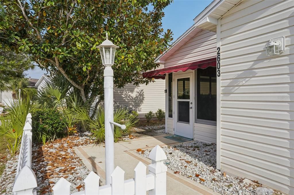 For Sale: $309,000 (2 beds, 2 baths, 1121 Square Feet)