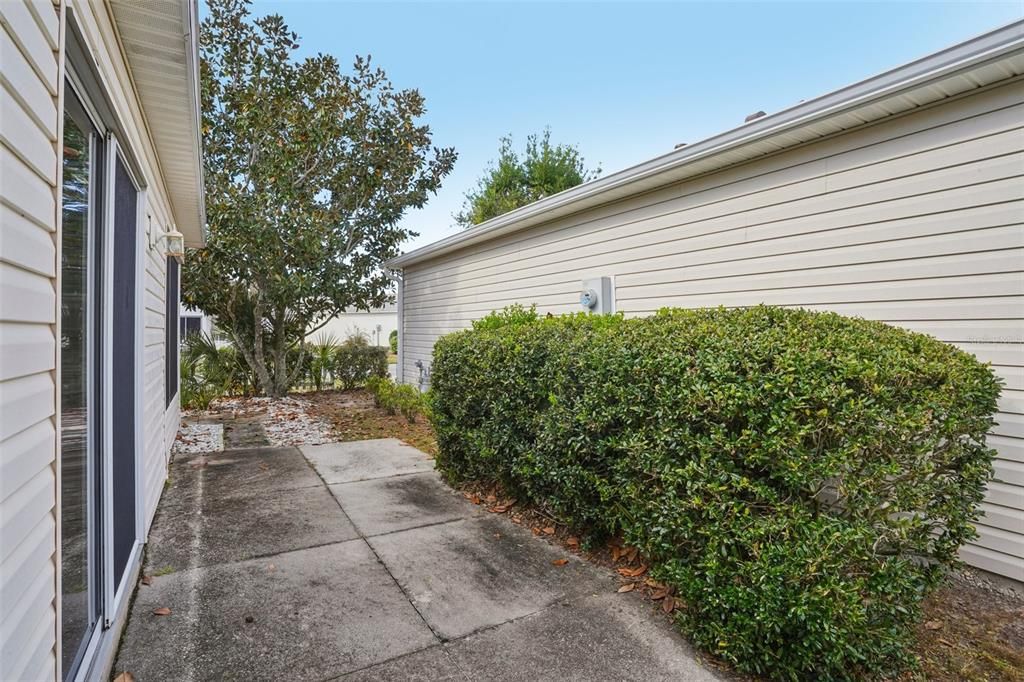 For Sale: $309,000 (2 beds, 2 baths, 1121 Square Feet)