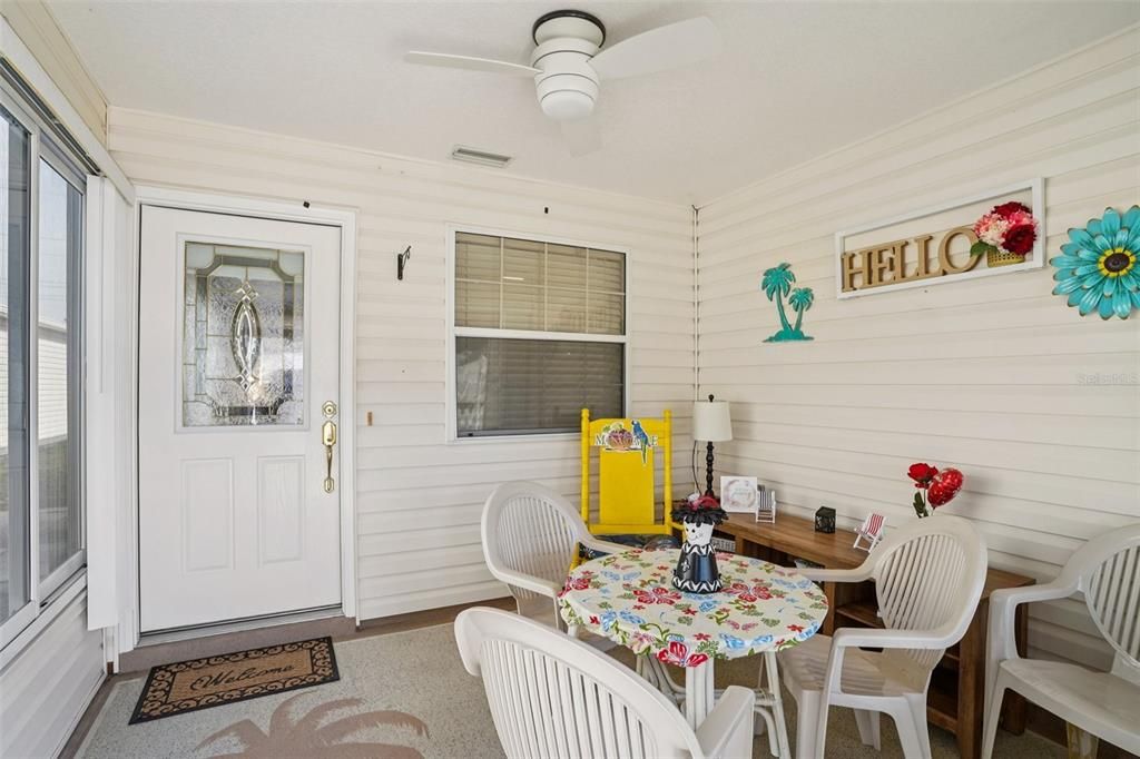 For Sale: $309,000 (2 beds, 2 baths, 1121 Square Feet)